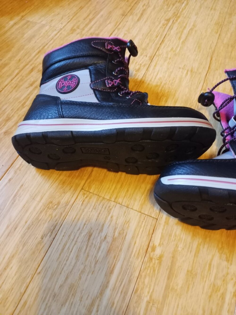 Totes snow boots